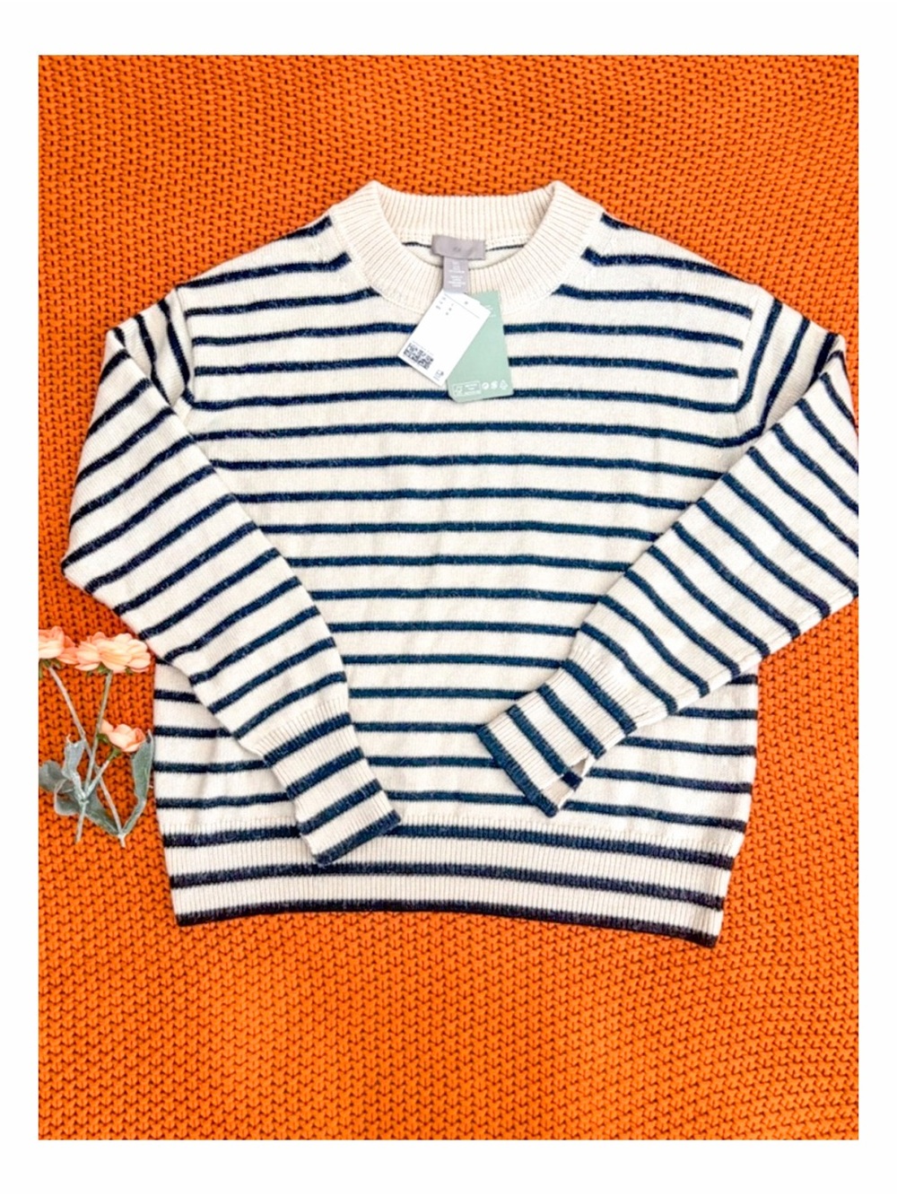 NWT H&M Striped Crewneck Sweater Size L Cream Navy Blue Knit